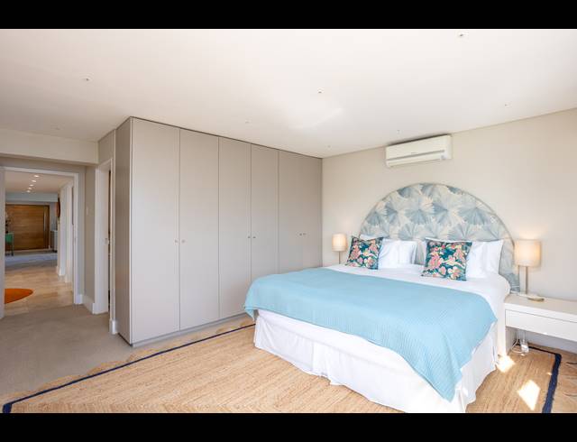 3 BEDROOM APARTMENT TO LET IN SEA POINT